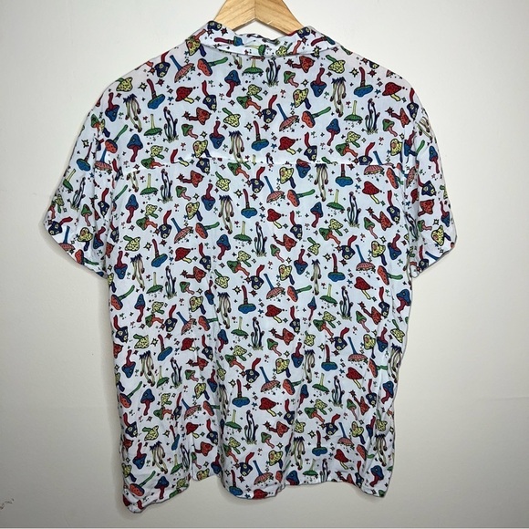 A-LAB Unisex Short Sleeved Button Down Trippy Mushroom Shirt Size Medium - Picture 8 of 15